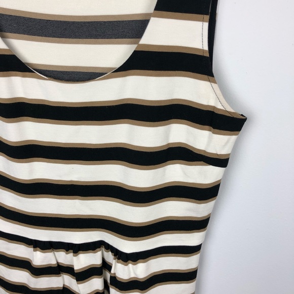 🔴CLOSET CLEAR OUT Banana Republic | Sleeveless Shirt - Picture 2 of 5